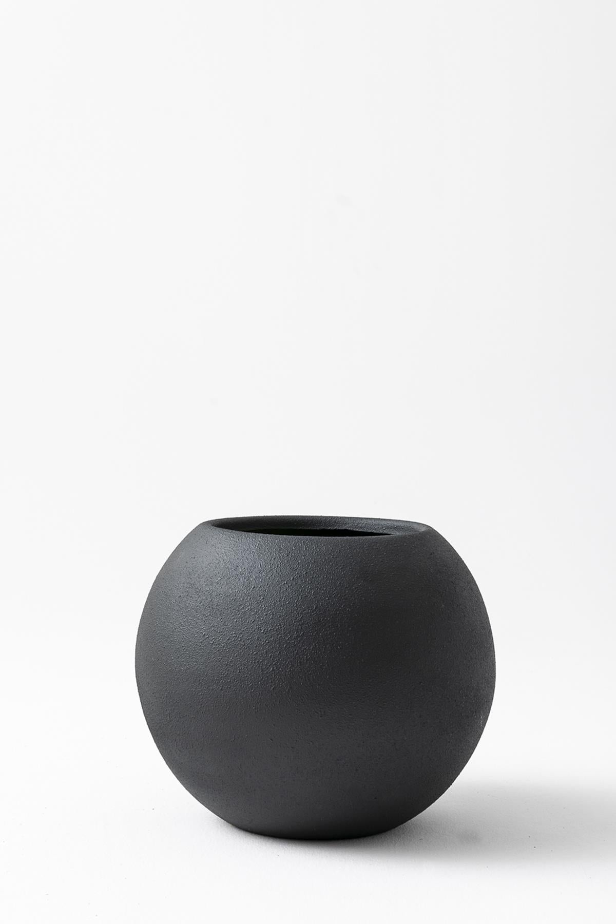 Küre Fiber Saksı Beton Görünümlü Siyah 34*40