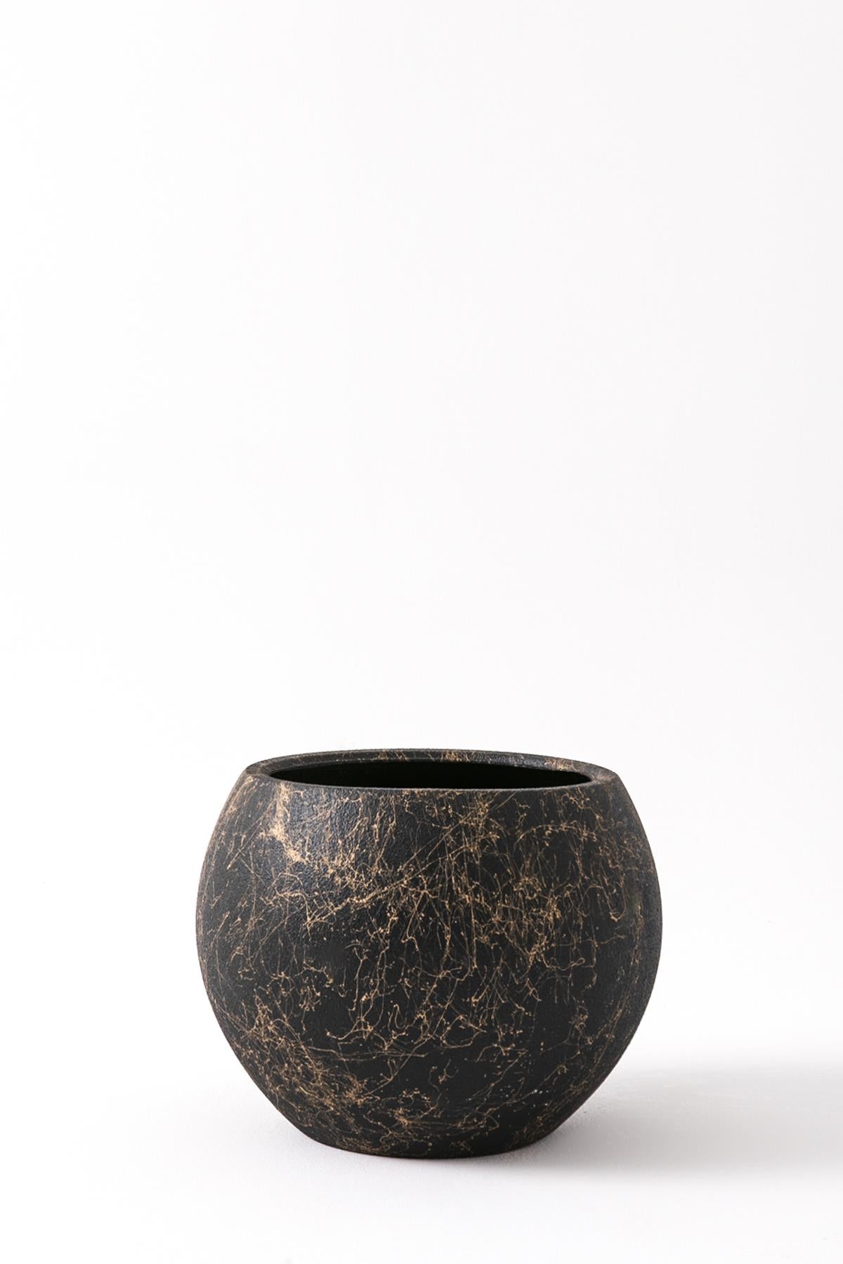 Plastik Küre Saksı 38*29 Gri Siyah Gold