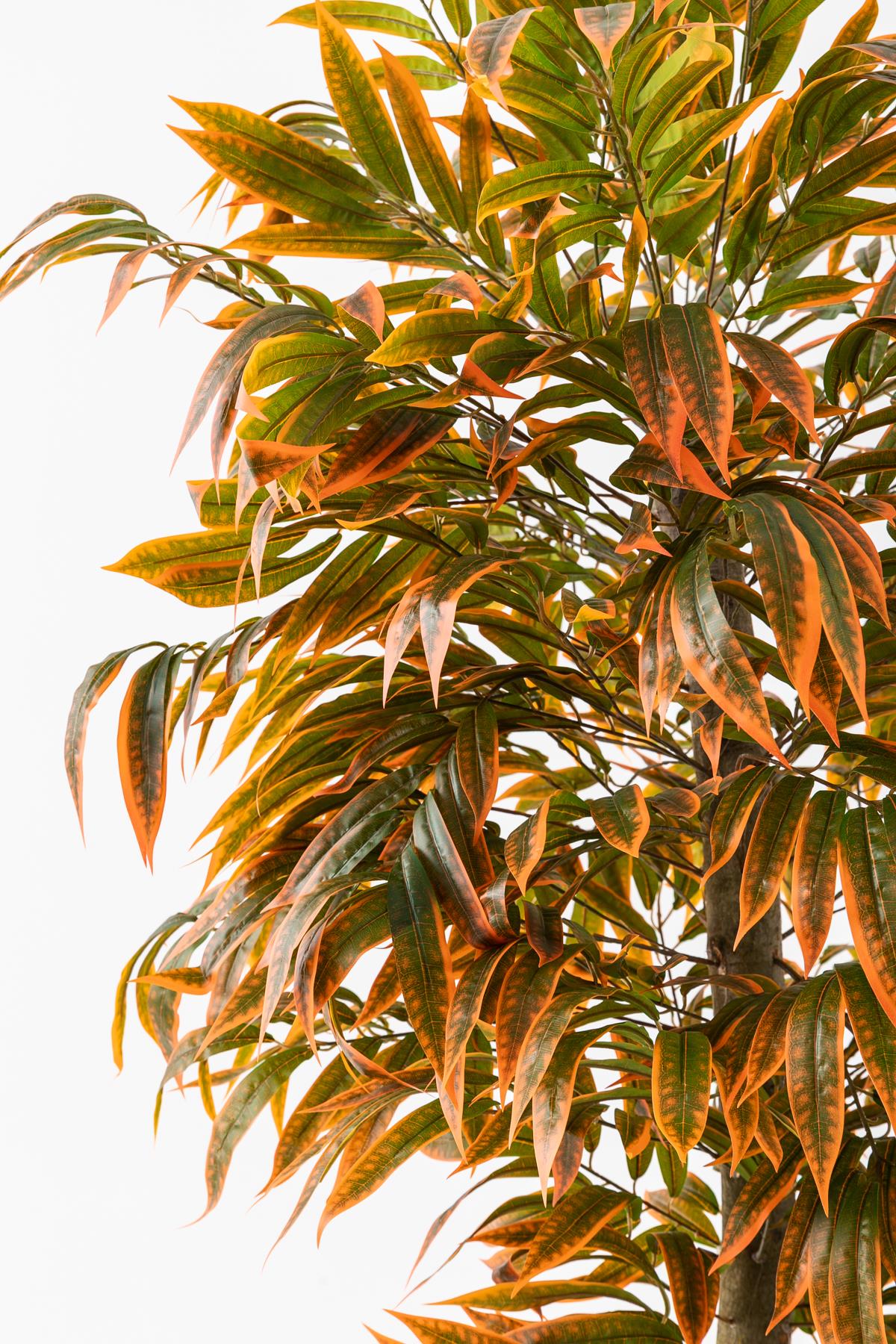 Yapay Büyük Renkli Yapraklı Ağaç