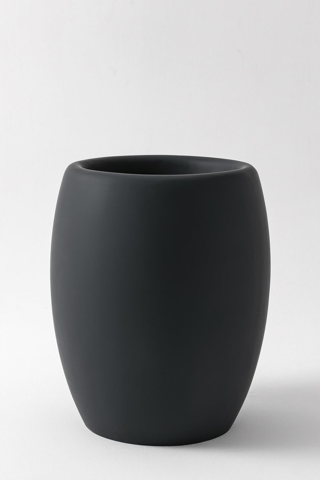 Fiber Saksı Yuvarlak Gövdeli 70*38 Siyah