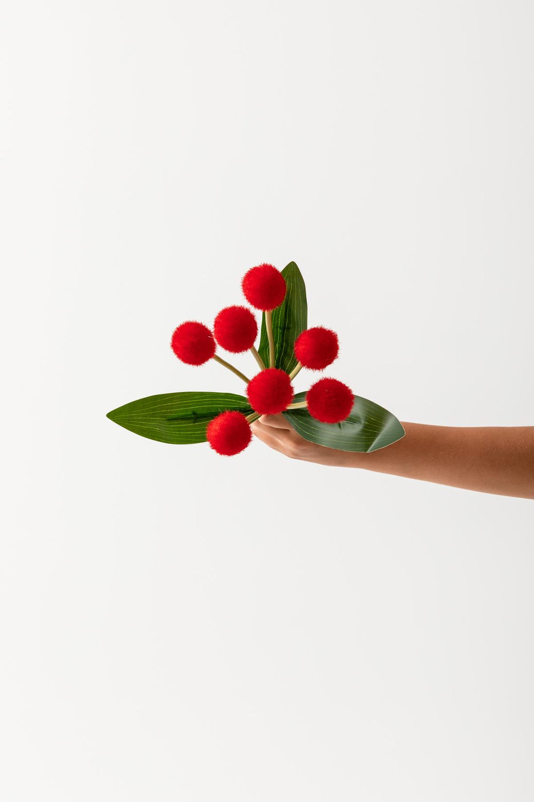 Yapay Ponpon Çiçeği Kırmızı 35 Cm 7 Dal