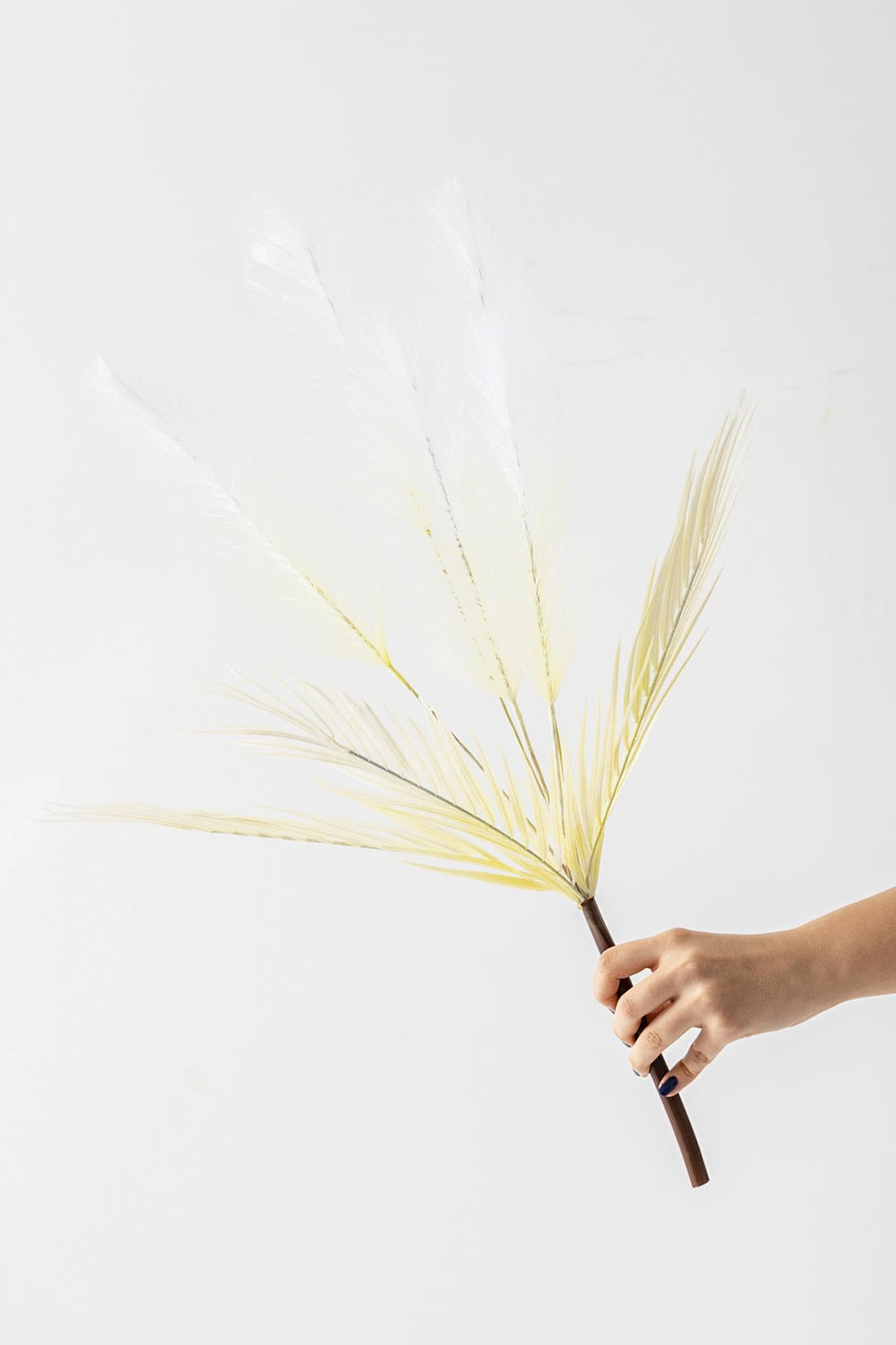 Yapay Tüylü Palmiye Yaprağı 75 Cm 8 Dal Beyaz