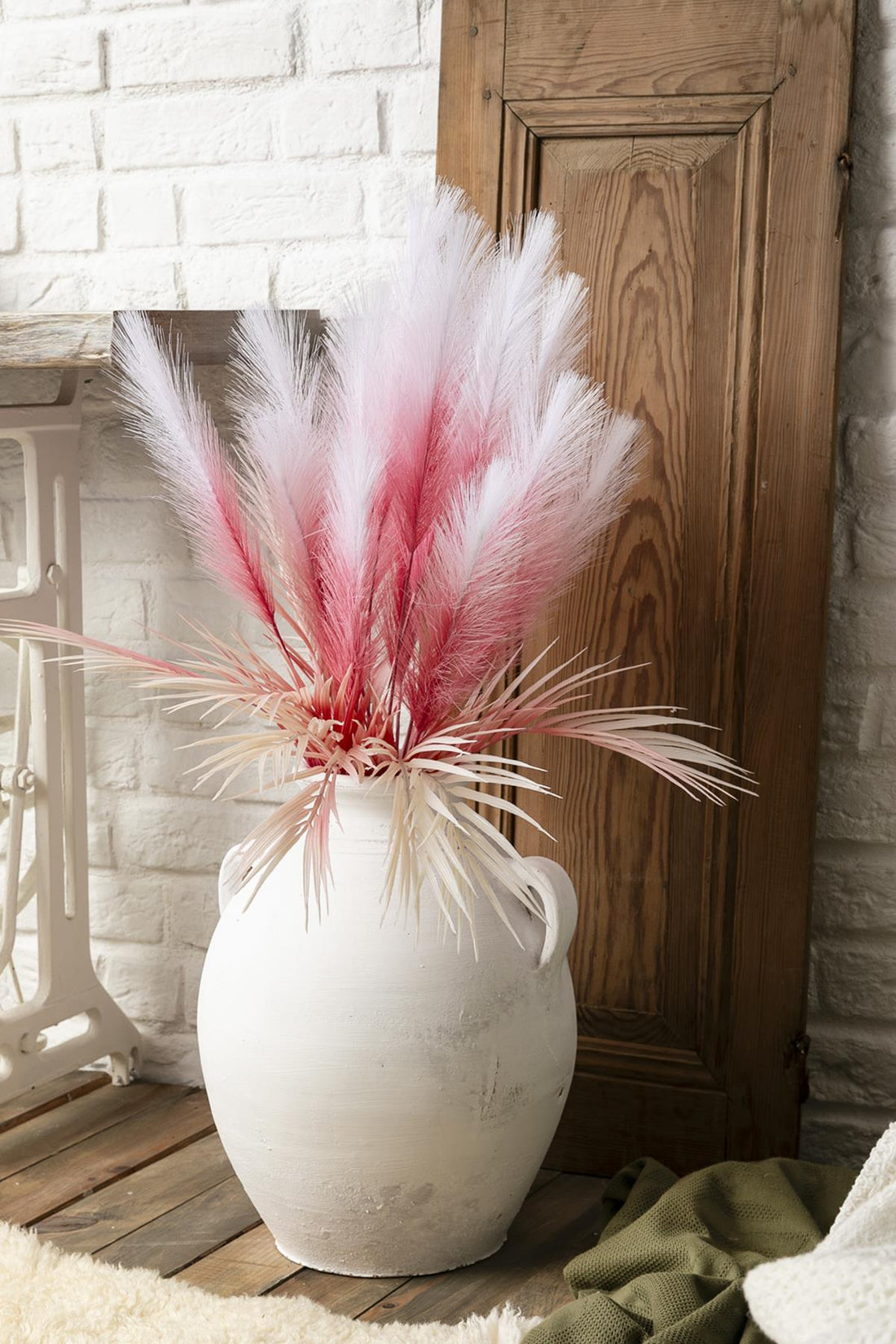 Yapay Tüylü Palmiye Yaprağı 75 Cm 8 Dal Pembe